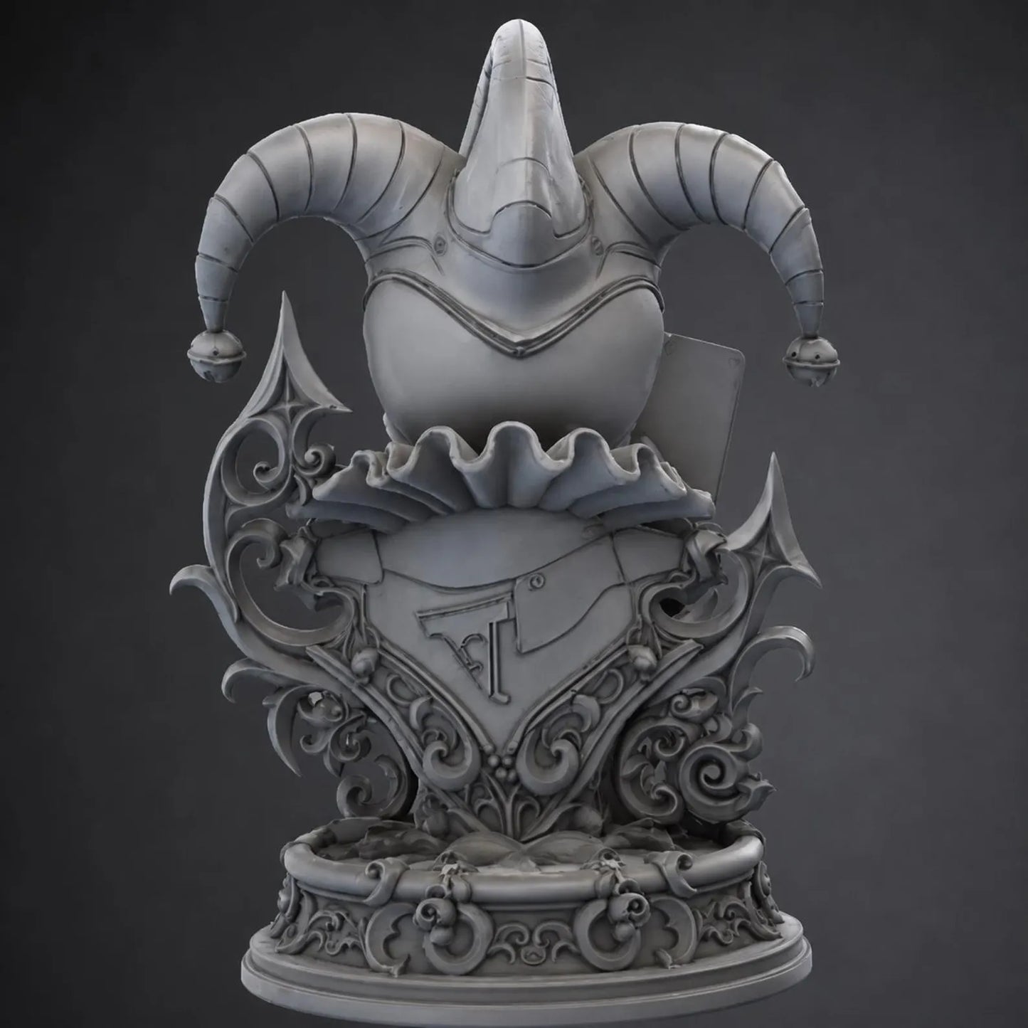 Dark Jester - Vista frontale busto con carta del Jolly e piedistallo picca