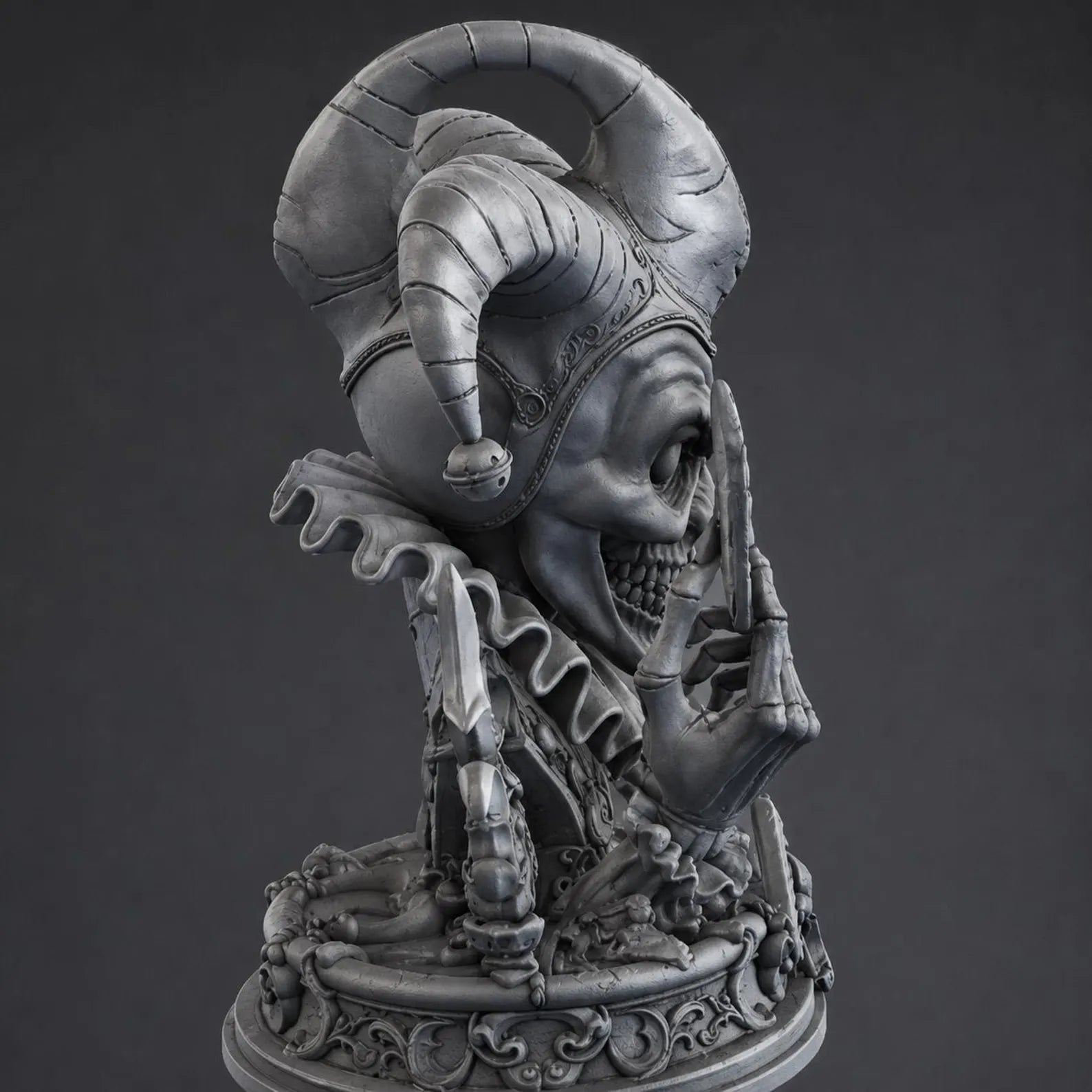 Dark Jester - Dettaglio viso con cappello a tre punte e carta del Jolly scheletrica